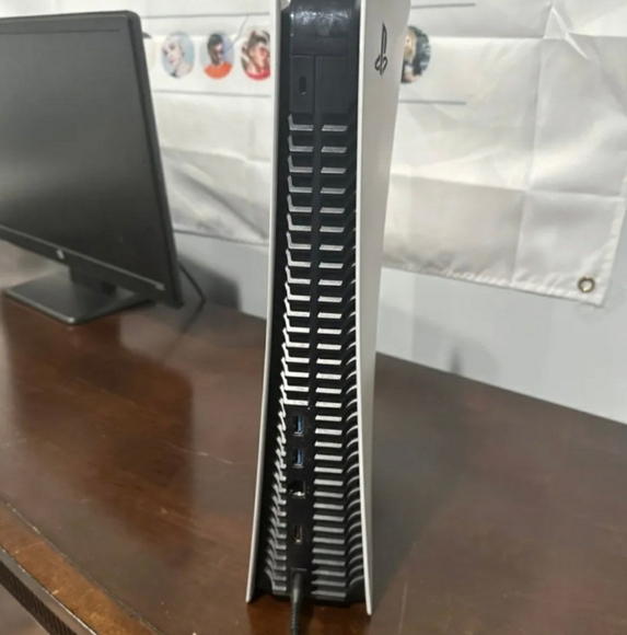 PlayStation 5 - Picture 4 of 6